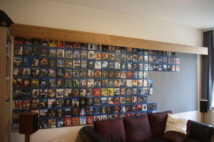 Blu-Ray Cover magnetisch an einer Wand präsentiert